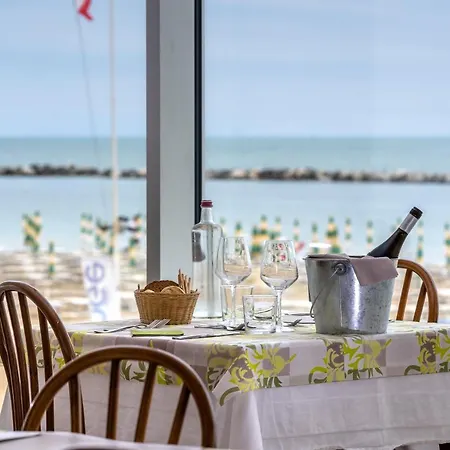Globus Hotel 3*