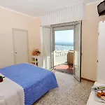Globus Otel 3*
