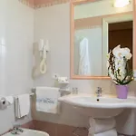 Globus Otel 3*