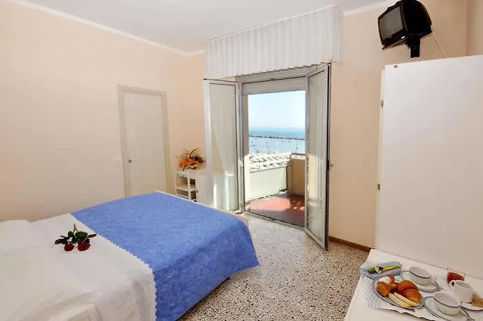 Globus Hotel 3*